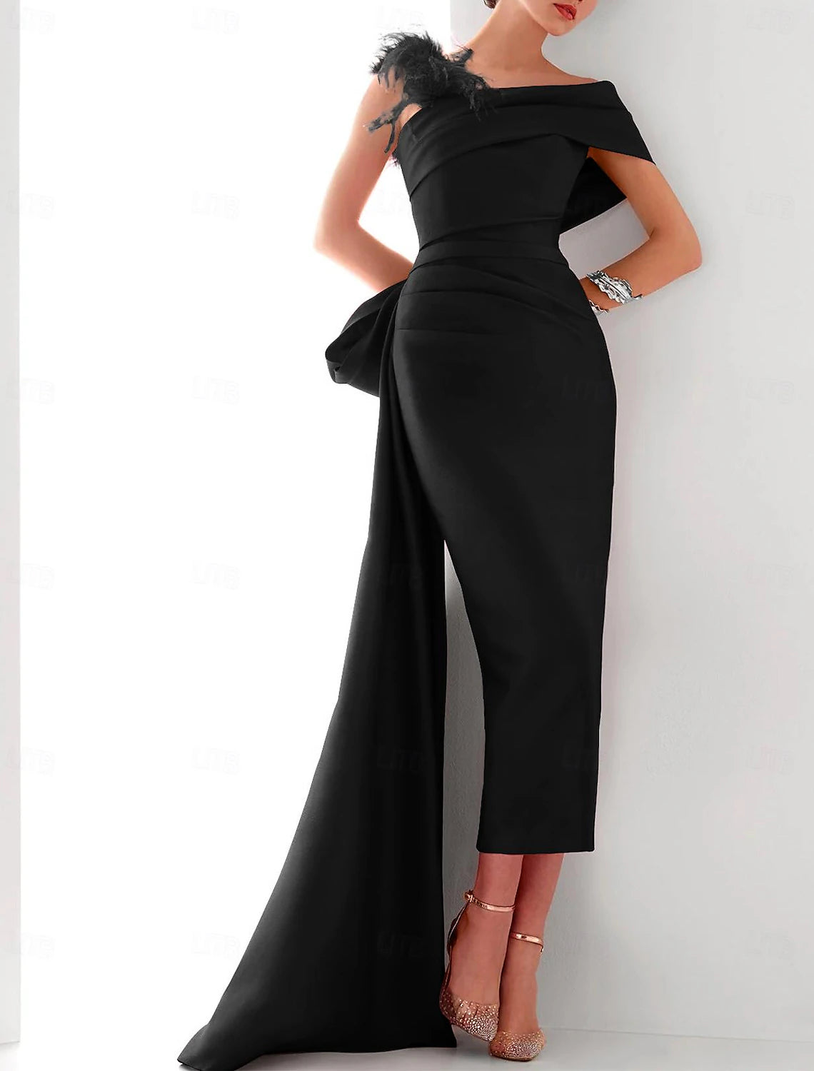 Gown Elegant Formal Sweep / Brush Train Sleeveless One Shoulder Satin with Feather Bow(s) Evening Dress